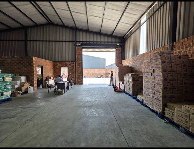 1,632M² WAREHOUSE TO LET IN AEROTON